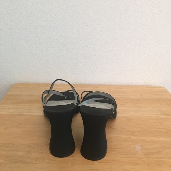 A’mano Open-Toe Multi-Strap Chunky Heel Mules - Picture 4 of 10